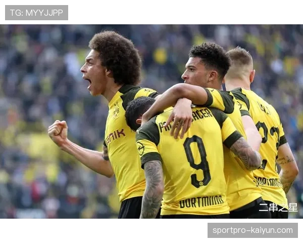 “闪电战”实录:记述埃尔切在比赛最后十分钟内三次成功快速反击的全队协作 “闪电战”实录:记述埃尔切在比赛最后十分钟内三次成功快速反击的全队协作